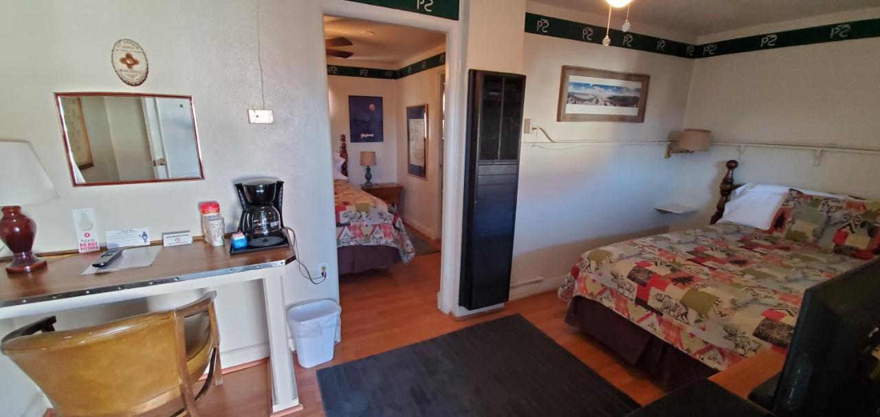 Hikers Cimarron Inn & Rv Park Exterior photo