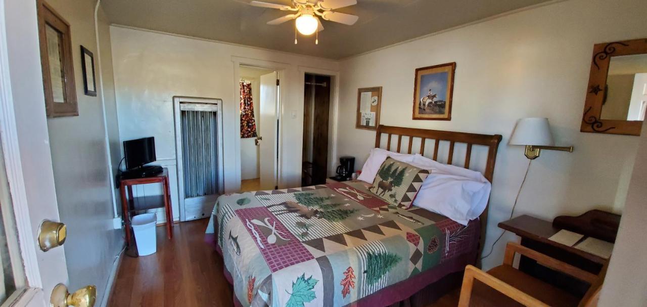 Hikers Cimarron Inn & Rv Park Exterior photo